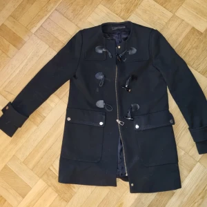 Jacka från zara - Fin jacka från zara. Köptes för några år sedan men knappt använd. 