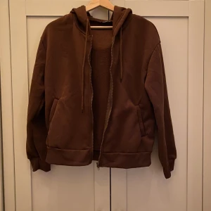 Zip up hoodie - Zip up hoodie, använd en gång och i bra skick!💓