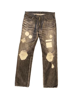 Number (N)ine AW04 "Give peace a chance" Denim Jeans - The perfect denim from Takahiro Miyashita's first international show in Paris for his AW2004.   Measurements: •Waist: 84 cm - 33 inches •Inseam: 81 cm - 31,8 inches •Rise: 26 cm - 10,2 inches •Leg opening: 21cm - 8,2 inches