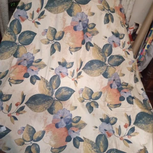 Gardintyg 10 metersbunt Rosa samt 140 cm bred. - Fint Gardintyg blommigt metervarabunt 10 meter samt 140 cm bred material bomull ,Polyester ,akryl ..hämtas i Skene alt skickas o köpare betalar frakten o Swishbetalning tillämpas alt kontant betalning .