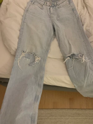 90s straight  - Ginas 90s straight, använda typ 5 gånger så fortfarande bra skick! Priset kan diskuteras.