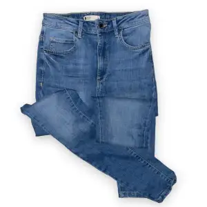 Slim jeans från Gina, skönt material och aldrig använda. Köparen står för frakten 