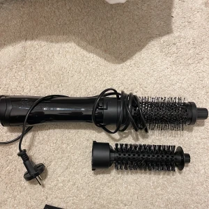 Rund borste - Säljer ni denna fantastiska rundvirkets för 200kr. Pågrund av att den inte används längre då jag fick en ny. 