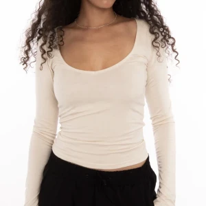 A-dsgn topp  - A-dsgn topp. Oanvänd. Helt slutsåld på hemsidan 