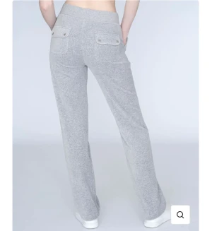 Juicy catore byxor  - Säljer mina jätte fina juicy catore byxor för dom kommer inte till användning. Jätte fint skick och nästan aldrig använda❤️skriv om ni är intresserad. Köparen står för frakten.