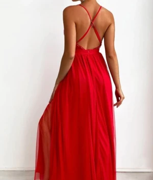 Balklänning  - Säljer superfin balklänning!! Inga defekter och aldrig använd 😊 250kr + eventuell frakt 🥰 kontakta gärna frågor. PRIS KAN DISKUTERAS 