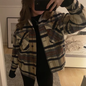 Skjortjacka - Skjortjacka från Zara i str XS. 