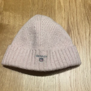 Mössa - Väldigt söt rosa Gant mössa. Både varm och skön