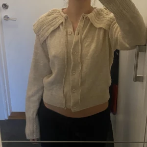 Stickad tröja från mango💗 - Stickad cardigan från mango i storlek M. 