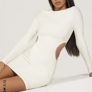 Klänning  - Säljer denna jätte vackra klänning! Strl L! Helt nya! Säljer då jag inte tyckte den passa mig😊