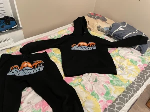 Trapstar  - Wsup säljer min trapstar tracksuit . Köpt i london . Inte andvänd så mycket inga skador . Tänkte sälja för 2200kr . Bara höra av er . TAR BYTEN TE.X. Trapstar Nike tech Jordan 4 