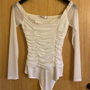 Vit body  - Oanvänd body 