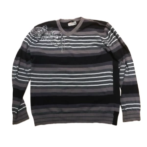 y2k tröja - Fet y2k tröja, står att den är xxl men sitter som en M/L.  Dm vid fler frågor!