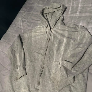 Zip up - Använt ett få tal gånger, bra skick