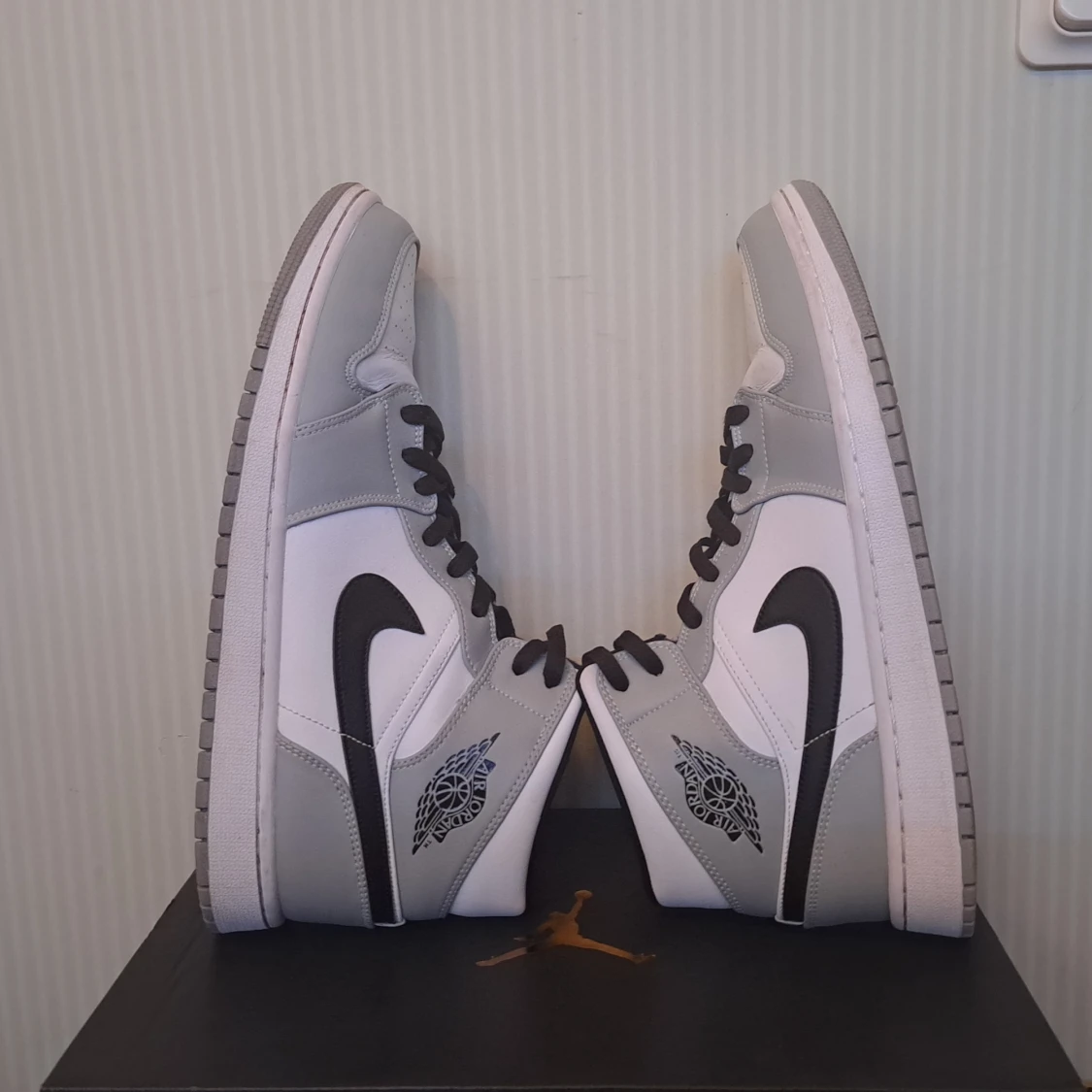 Jordan 1 Light Smoke Grey Mid - Size 46 - 91