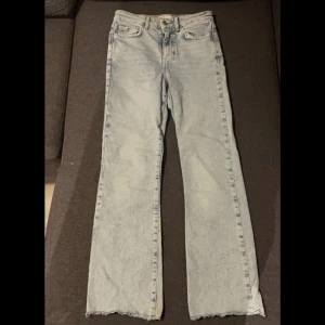 Ljusblå jeans - Ljusblå jeans från Gina trico, säljer på grund av att de ej kommer till användning då de har blivit för små för mig. Sitter jättefint på kroppen men kan vara lite små i storleken❤️Priset kan såklart diskuteras❤️
