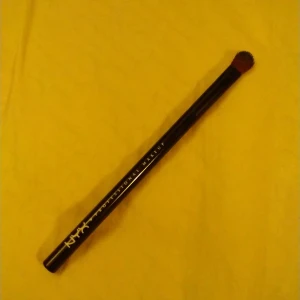 Nyx sminkpensel - Nyx pensel för t.ex. ögonskugga. Endast använd en gång. Rengör den innan jag skickar den!