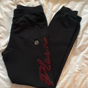 Philipp Plein byxor - Philipp Plein junior byxor. Oanvända. 16-17år passar xs