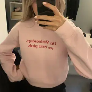 rosa sweatshirt med tryck, bra skick💕