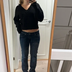 tröja  - svart tröja från bik bok