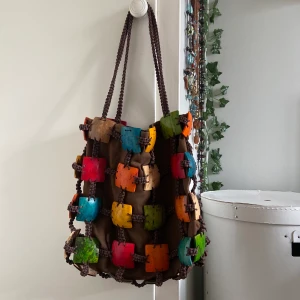 Väska - Skitsnygg och unik väska men jag har för många :( möts i Stockholm eller skickar mot fraktkostnad <3