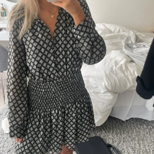 Zara klänning  - Jättefint skick!! Pris går att diskutera❤️ 