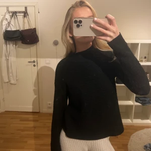 Stickad tröja - Så fin stickad tröja nu till hösten! Sparsamt använd