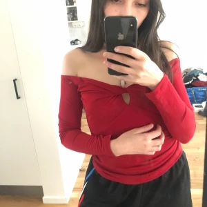 Sexy top  - Använd endast ett gång. Jätte fint men tycker inte att den passar mig så varsågod 😊