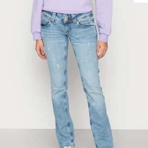 Peppe jeans! - Så snygga jeans ifrån Peppe kan skicka fler bilder vid intressen postar helst nypris runt 679kr!!!!!💓💓