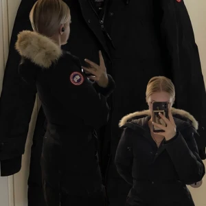 Canada goose jacka  - En canada goose jacka storlek M jätte varm och bekväm om du är intresserad kontakta mig så kan vi diskutera mer 