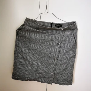 Kjol  - Väldigt fin kjol från STOCKHOLM. I väldigt bra skick men tyvärr för liten för mig.