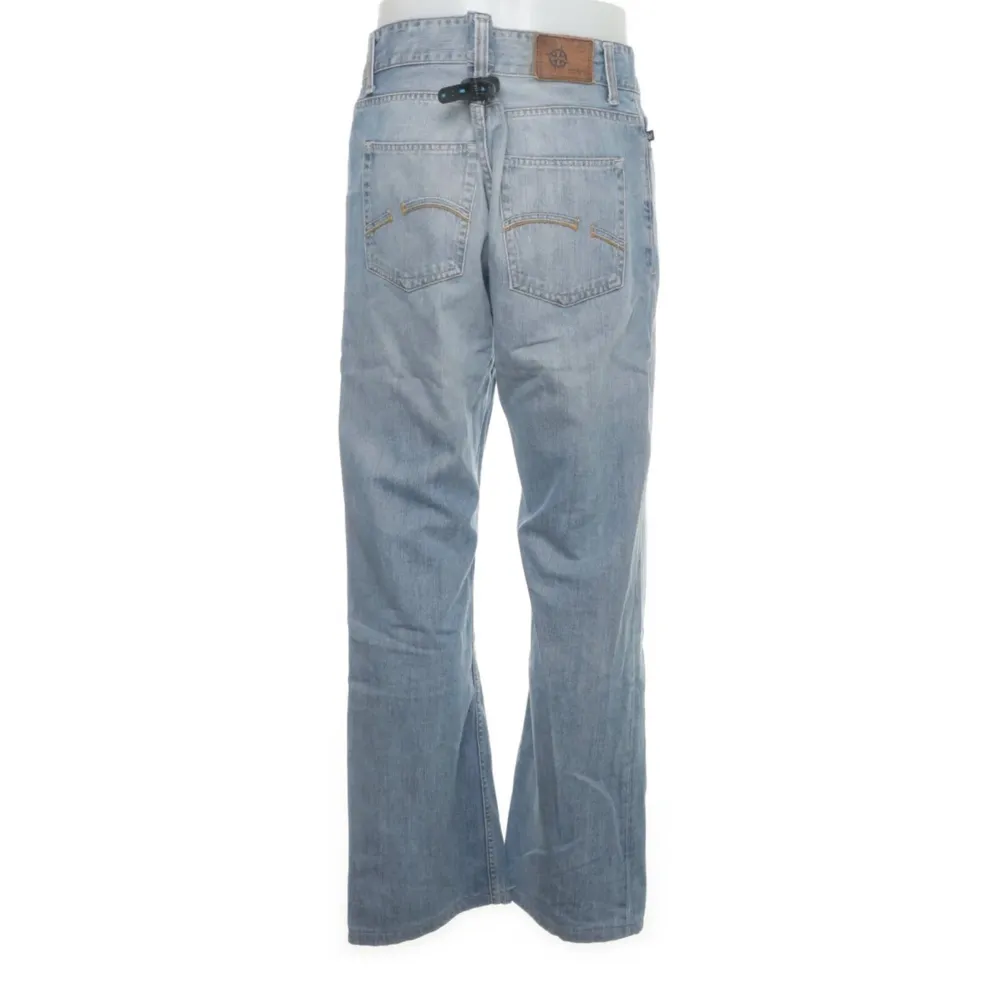Ljusblåa jeans i jätte bra skick som jag köpte online men som var för stora för mig. Storlek 34/36. Jeans & Byxor.
