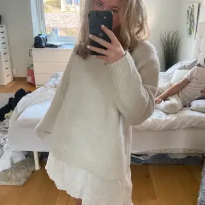 Söt vit kjol från veromoda🤍 storlek xs, använd med fint skick! 100 + frakt