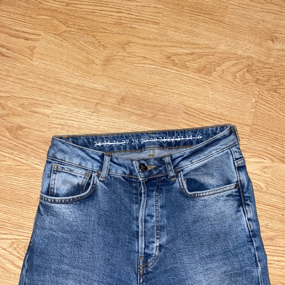 Skit snygga blåa jeans från bickbok, bra sick, inte slitna, stretchiga, små i storleken men absolut inte små på. . Jeans & Byxor.