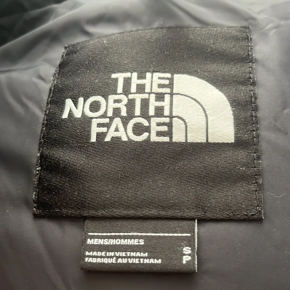 The north face 1996 retro nuptse. Köptes för 3700. Inte använt mycket därför säljer jag den. Skriv om ni har frågor. Jackor.