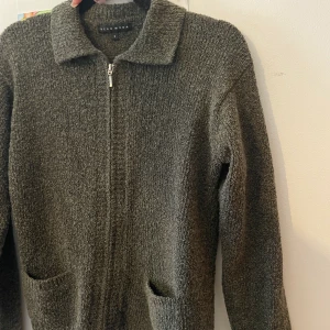 Kofta strl S - Mossgrön kofta i strl S