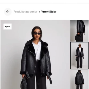 Jacka - Säljer denna fina jacka från nakd som är köpt för 800kr. Aldrig använd endast testad