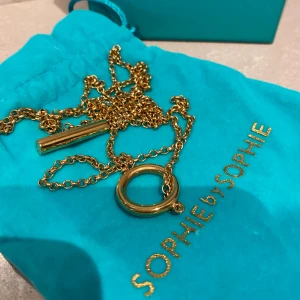 Halsband från sophiebysophie  - Sophie by Sophie Halsband som går att justera. Nyskick (använt 1 gång) 🤍 köpt på NK i Göteborg för ca 3000kr