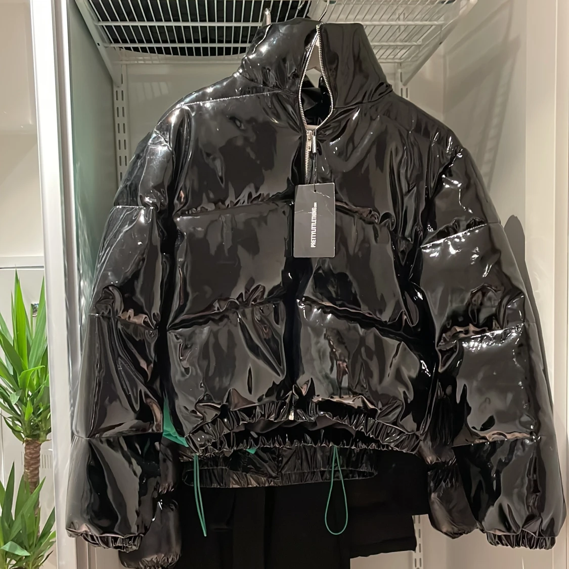 Black cropped vinyl Puffer Jacket-PLT