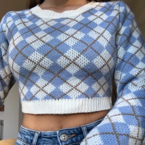 Stickad tröja från shein - Stickad rutig tröja från shein i storlek S, endast använd ett fåtal gånger☺️
