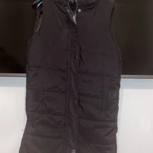 Väst  - Väst från Boohoo använd fåtal ggr, är i bra skick. Stl S