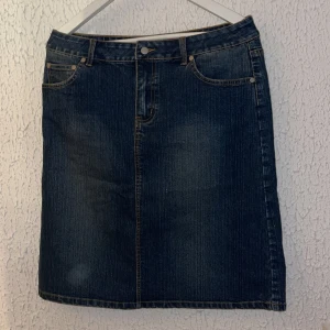 Jeanskjol - Säljer då jag inte använder.