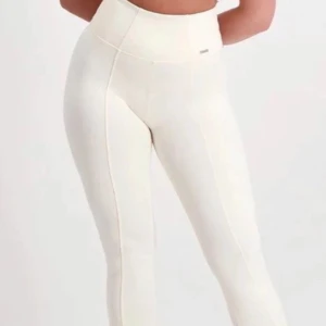 AIMN suit-up tights  - Jättefina tights i färgen ”Vanilla” strl M. Endast prövade  Nypris 599