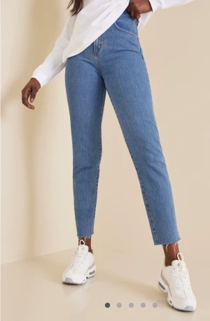 Neuw Lola Mon jeans - Storlek W26/L30  Använda 1 gång inköpta för några månader sen. Säljer pga för små. Ny pris 1299kr 