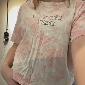 Ariana Grande T-shirt - Säljer denna Ariana Grande T-shirt! Skicket är bra!  Storlek: S