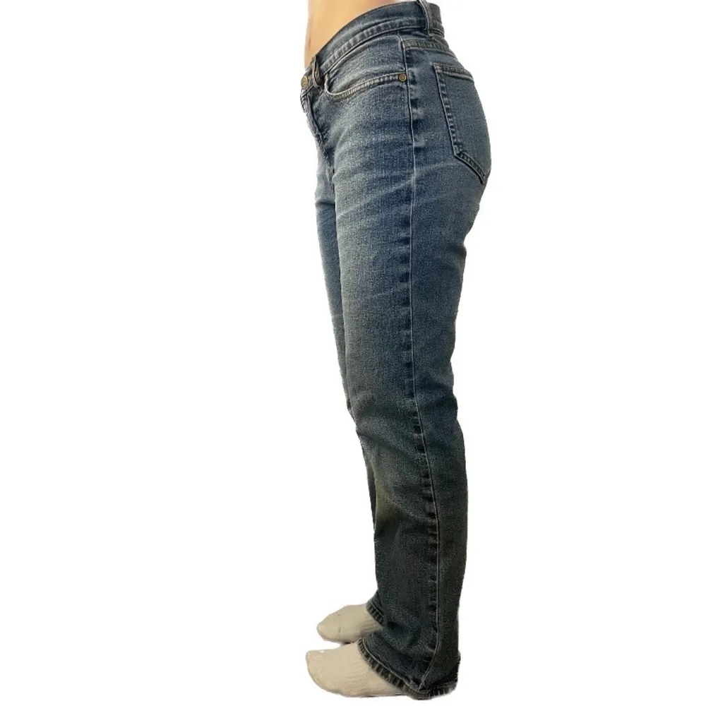 Midwaist straight jeans i stlk 38 som sitter jätteskönt🤍. Jeans & Byxor.