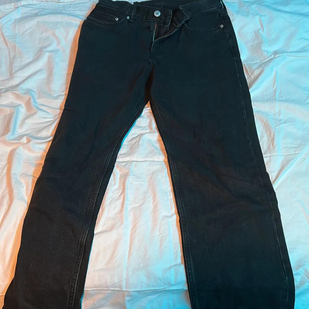 Svarta jeans från hm Storlek 30/32 Relaxed fit. Jeans & Byxor.