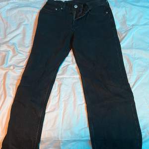 Svarta jeans från hm Storlek 30/32 Relaxed fit