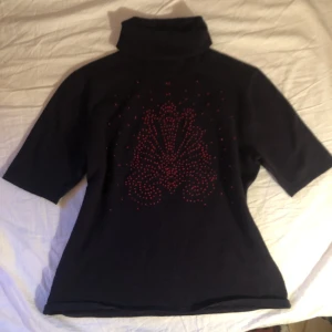 Polo tröja - Fint skick! Den är samma material som en tjocktröja typ! Så lite varmare 