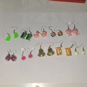 Hörhängen - Säljer hörhängen 15kr st tar bara swish och måste bo I Stockholm och Uppsala